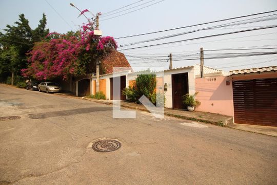 Fachada de casa para alugar com 4 quartos, 240m² em Jacarepaguá, Rio de Janeiro
