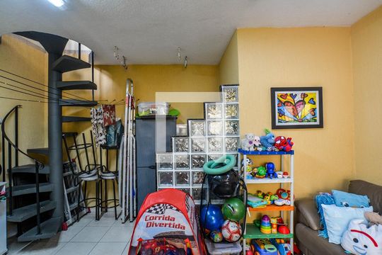 Área de Serviço de casa à venda com 4 quartos, 220m² em Parque Jaçatuba, Santo André