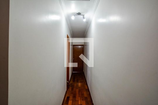 Corredor de casa à venda com 4 quartos, 220m² em Parque Jaçatuba, Santo André