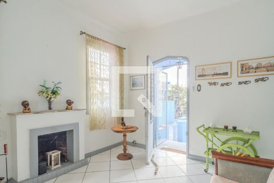 Sala de casa à venda com 3 quartos, 200m² em Nonoai, Porto Alegre