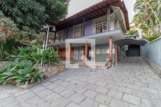 Fachada de casa à venda com 4 quartos, 1062m² em Pampulha, Belo Horizonte