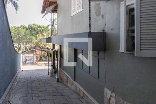 Garagem de casa à venda com 4 quartos, 1062m² em Pampulha, Belo Horizonte