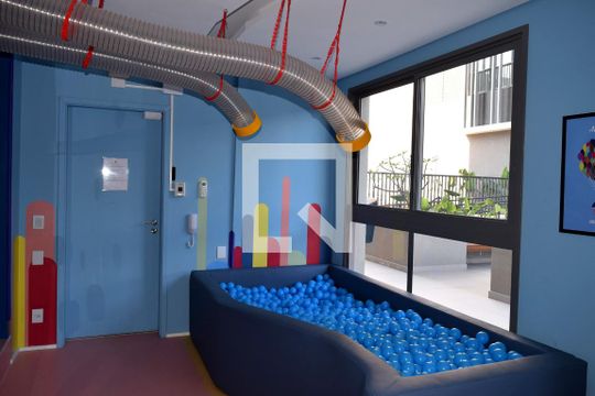 Área comum de kitnet/studio para alugar com 1 quarto, 24m² em Pinheiros, São Paulo