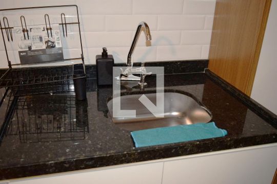 Cozinha de kitnet/studio para alugar com 1 quarto, 24m² em Pinheiros, São Paulo