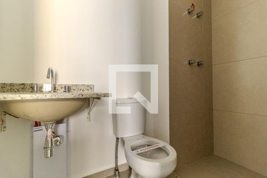 Banheiro de kitnet/studio para alugar com 1 quarto, 25m² em Vila Buarque, São Paulo
