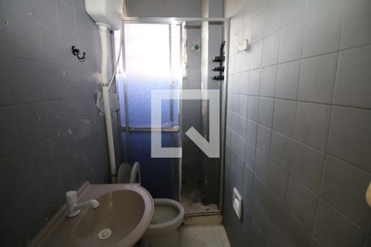 Banheiro de apartamento à venda com 1 quarto, 52m² em Parada de Lucas, Rio de Janeiro