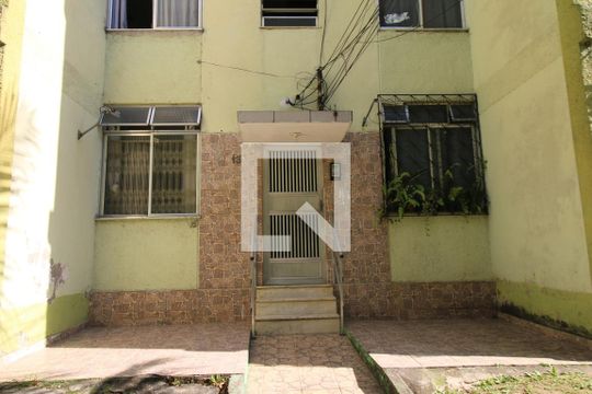 Fachada interna de apartamento à venda com 1 quarto, 52m² em Parada de Lucas, Rio de Janeiro
