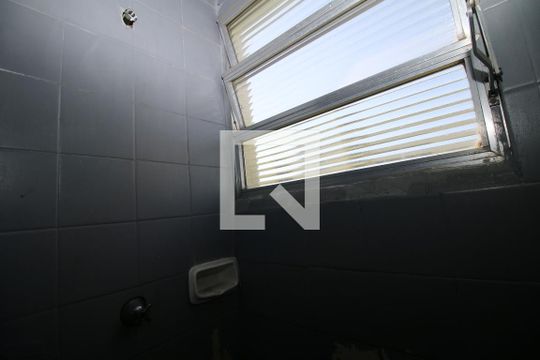 Banheiro de apartamento à venda com 1 quarto, 52m² em Parada de Lucas, Rio de Janeiro