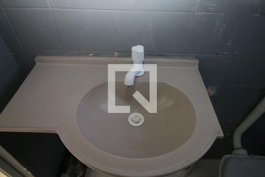 Banheiro de apartamento à venda com 1 quarto, 52m² em Parada de Lucas, Rio de Janeiro