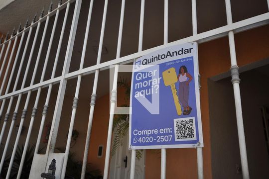 Fachada de casa à venda com 3 quartos, 240m² em Vila Isolina Mazzei, São Paulo