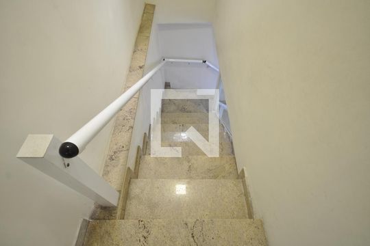 Escada de casa à venda com 3 quartos, 240m² em Vila Isolina Mazzei, São Paulo