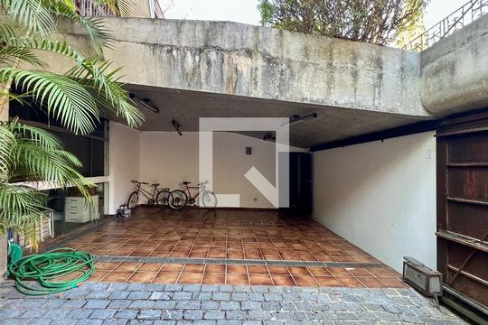 Garagem de casa à venda com 5 quartos, 592m² em Vila Ida, São Paulo