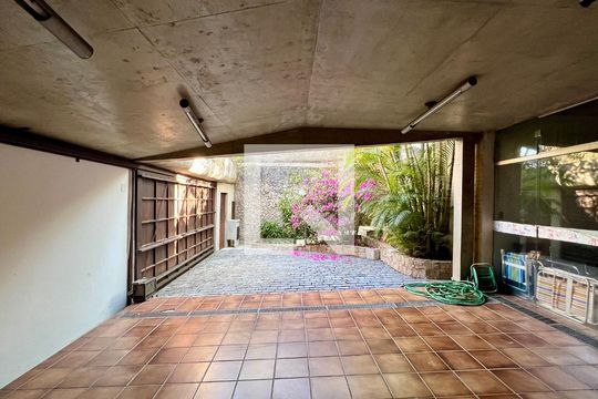 Garagem de casa à venda com 5 quartos, 592m² em Vila Ida, São Paulo