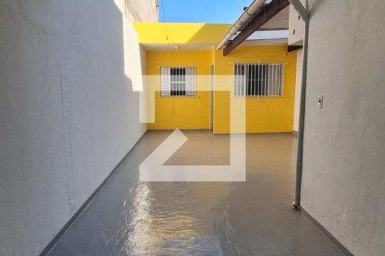 Quintal de casa para alugar com 3 quartos, 110m² em Jardim Luciana, Itaquaquecetuba