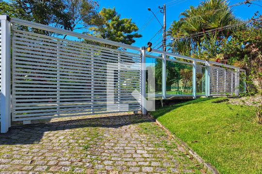 Fachada de casa de condomínio à venda com 6 quartos, 480m² em Vila Progresso, Niterói