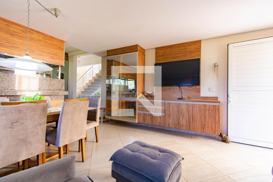 Copa de casa para alugar com 3 quartos, 435m² em Marechal Rondon, Canoas