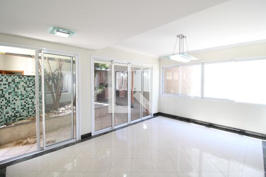Sala de casa à venda com 6 quartos, 645m² em Jardim São Bento, São Paulo