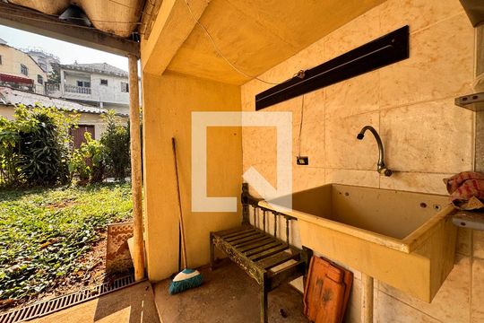 Lavanderia de casa à venda com 6 quartos, 210m² em Vila Guiomar, Santo André