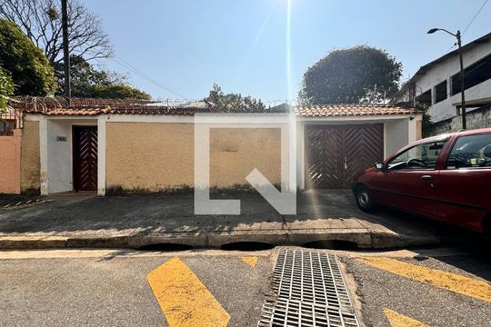Fachada de casa à venda com 6 quartos, 210m² em Vila Guiomar, Santo André