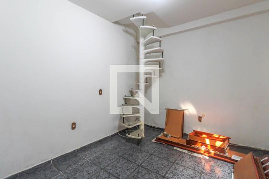 Casa à venda com 4 quartos, 200m² em Vila Santa Clara, São Paulo