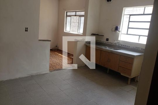 Casa à venda com 4 quartos, 270m² em Vila Ponte Rasa, São Paulo