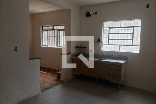 Casa à venda com 4 quartos, 270m² em Vila Ponte Rasa, São Paulo