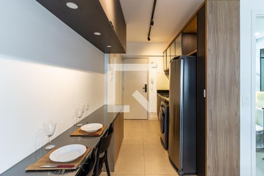 Cozinha de kitnet/studio para alugar com 1 quarto, 29m² em República, São Paulo