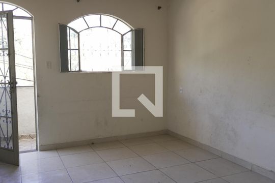 Casa para alugar com 2 quartos, 75m² em Tupi, Belo Horizonte
