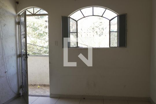 Sala de casa para alugar com 2 quartos, 75m² em Tupi, Belo Horizonte