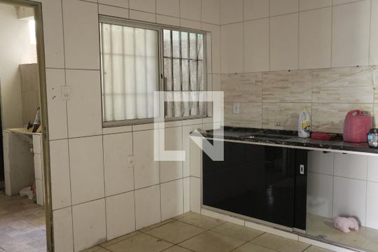 Cozinha de casa para alugar com 2 quartos, 75m² em Tupi, Belo Horizonte