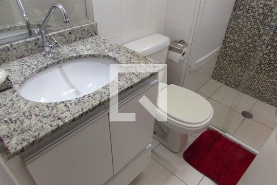 Banheiro de apartamento para alugar com 2 quartos, 50m² em Vila Sonia, São Paulo