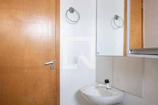 Banheiro de apartamento para alugar com 2 quartos, 65m² em Setor Perim, Goiânia