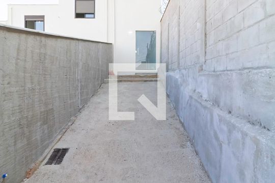 Garagem de casa à venda com 2 quartos, 70m² em Canaa, Belo Horizonte
