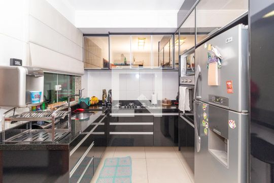 Cozinha de casa de condomínio à venda com 3 quartos, 200m² em Penha de França, São Paulo