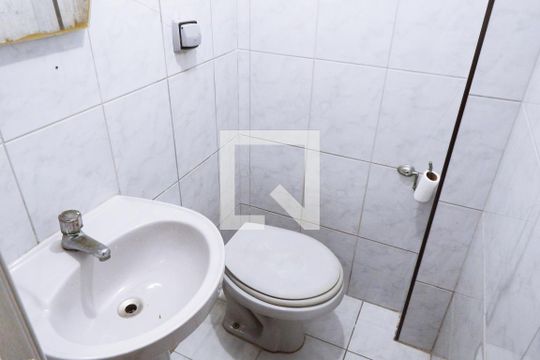 Banheiro 1 de casa de condomínio para alugar com 2 quartos, 70m² em Vila Voturuá, São Vicente