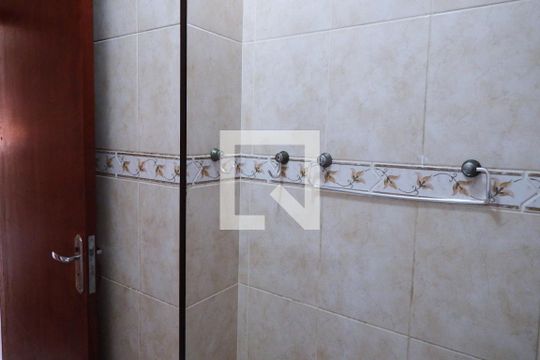 Banheiro 2 de casa de condomínio para alugar com 2 quartos, 70m² em Vila Voturuá, São Vicente