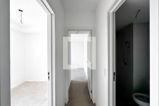 Corredor Quartos de apartamento à venda com 2 quartos, 61m² em Jardim das Acacias, São Paulo