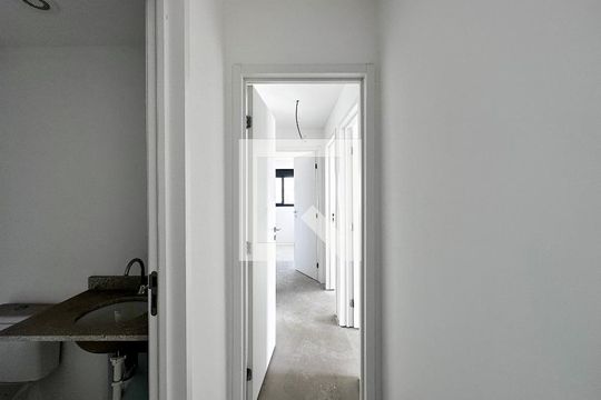 Corredor Quartos de apartamento à venda com 3 quartos, 83m² em Jardim das Acacias, São Paulo