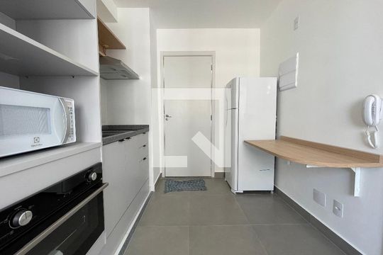 Cozinha de apartamento para alugar com 1 quarto, 24m² em Butantã, São Paulo