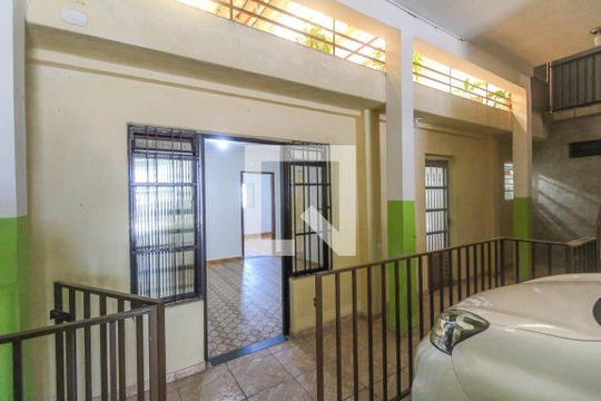 Fachada de casa para alugar com 3 quartos, 100m² em Jardim Marília, São Paulo