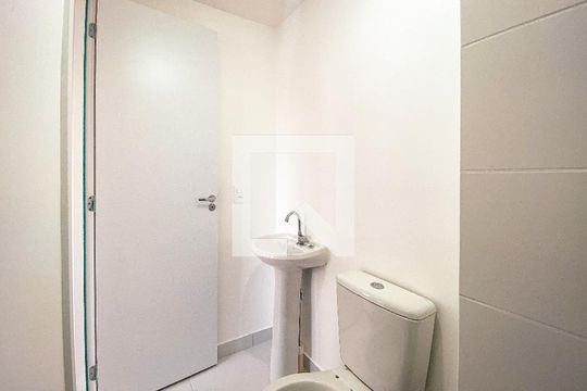 Banheiro de apartamento para alugar com 2 quartos, 32m² em Jardim Celeste, São Paulo