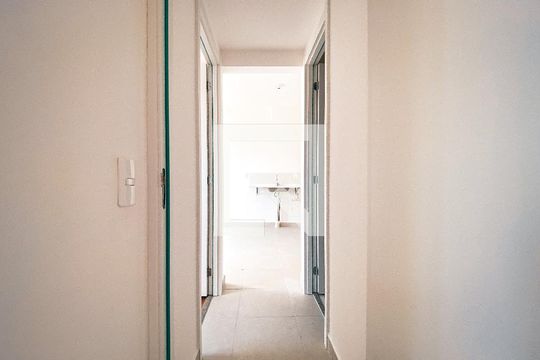 Corredor de apartamento para alugar com 2 quartos, 32m² em Jardim Celeste, São Paulo