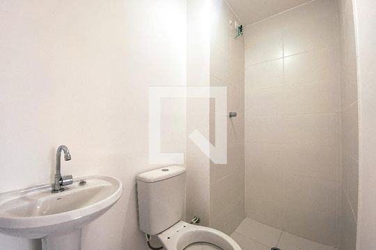 Banheiro de apartamento para alugar com 2 quartos, 32m² em Jardim Celeste, São Paulo