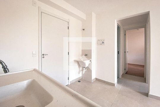 Cozinha de apartamento para alugar com 2 quartos, 32m² em Jardim Celeste, São Paulo