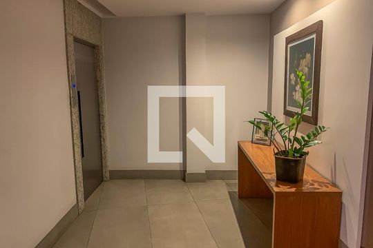 Hall de entrada de apartamento à venda com 1 quarto, 65m² em Catete, Rio de Janeiro