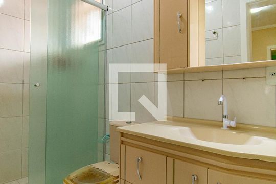 Banheiro de casa de condomínio à venda com 3 quartos, 109m² em Fátima, Canoas