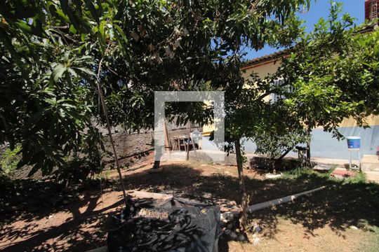 Quintal de casa à venda com 3 quartos, 113m² em Jardim Guanabara, Belo Horizonte