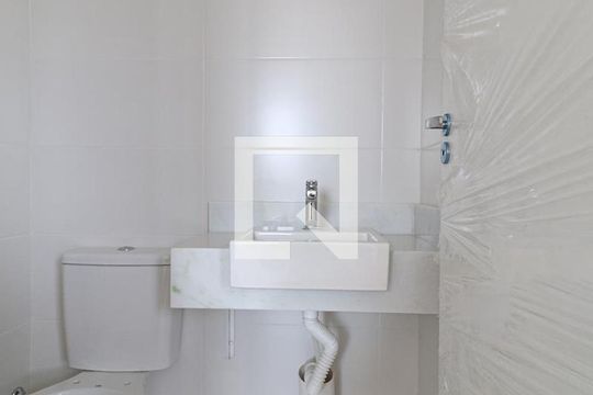 Banheiro de apartamento para alugar com 2 quartos, 45m² em Engenho de Dentro, Rio de Janeiro