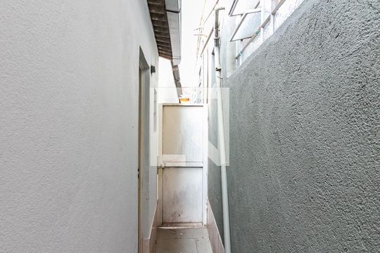 Corredor  de apartamento para alugar com 1 quarto, 40m² em Lagoinha, Belo Horizonte