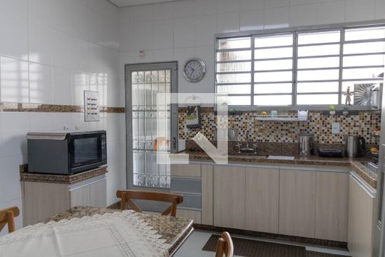 Cozinha de casa à venda com 3 quartos, 375m² em Camargos, Belo Horizonte